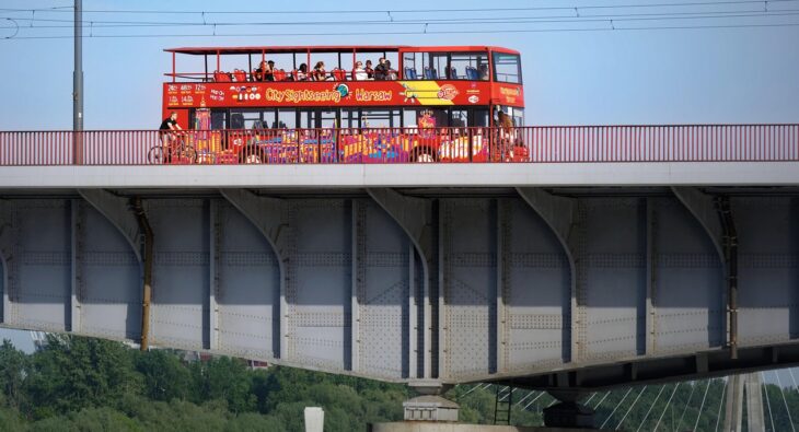 Jak wynająć najlepszy autokar w Mazowszu? Poradnik transportu grupowego w Warszawie!